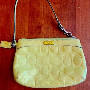 COACH mini shoulder bag. Patent leather.